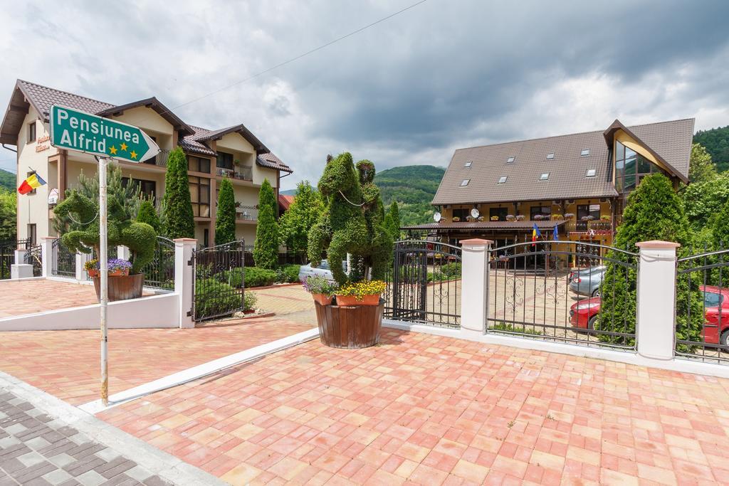 Pensiunea Alfrid Calimanesti Exterior photo